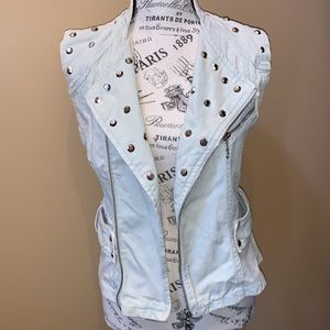 Light Wash Denim  jean Vest Forever 21. Size small
